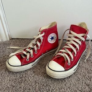 Red Sz 7 (W) High Top Converse